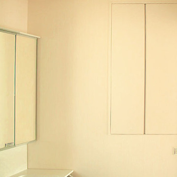 洗面室にある階段上収納