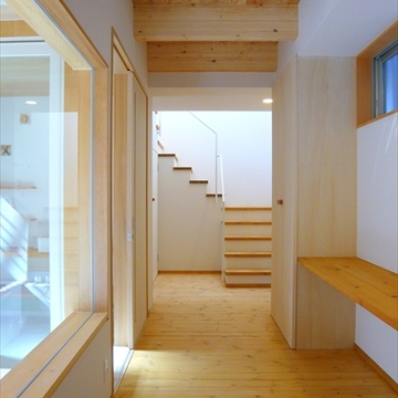 家事コーナーから階段を見る