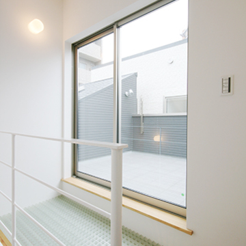 開放的なベランダへの動線