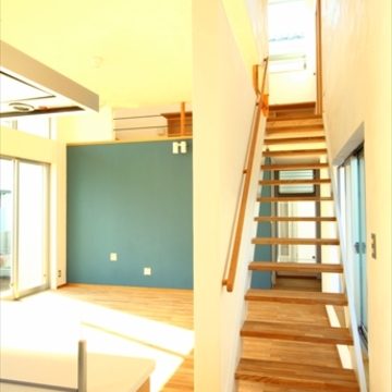 プレイコーナーへ上がる階段