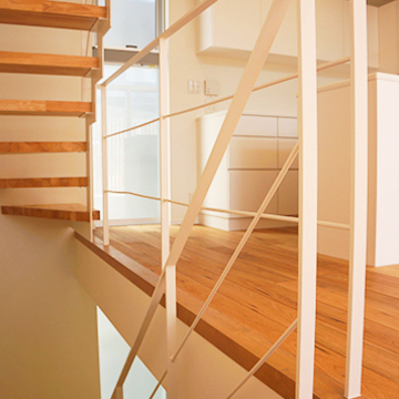 オープン階段から続く２階