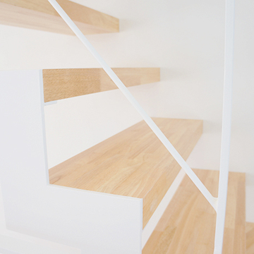 ナチュラルな木の階段板