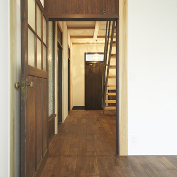 アンティークな佇まいの無垢フローリング