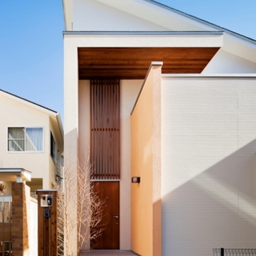 吹き抜ける玄関ポーチ