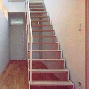 トップライトの光階段