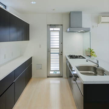 オーダーメイド収納完備のキッチン