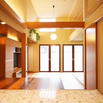 キッチンにも届くリビングからの光