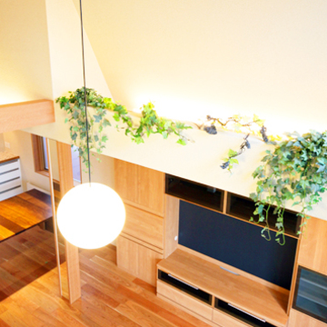 壁際からの部屋のアクセントとなる植栽