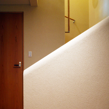 ２階へと続く階段