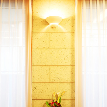 タイル調のリビング壁