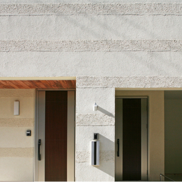 色合いで分けた２つの入口