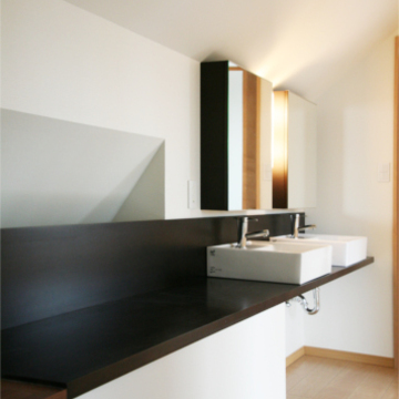 使い勝手の良い２つ並んだ洗面台