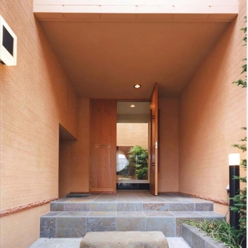 広々と構えた玄関