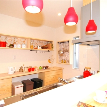 自然素材の無垢材を使った実用的なオシャレＧoodなキッチンスペース