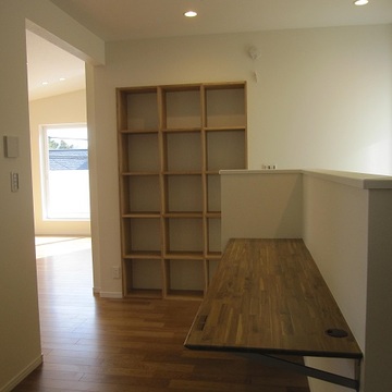 カウンターと壁面収納