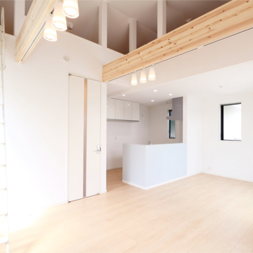 吹き抜けのあるリビング