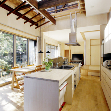 家の中心となるアイランドキッチン