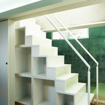 収納家具としての階段スペース