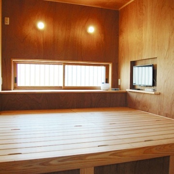 狭いスペースを有効利用！造り付けすのこベッドの寝室