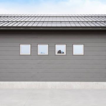 建物背面(北側)外観のガルバリウム鋼板