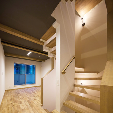 閉塞感を与えない階段