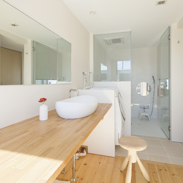 奥様も大満足の家事室にもなるサニタリー