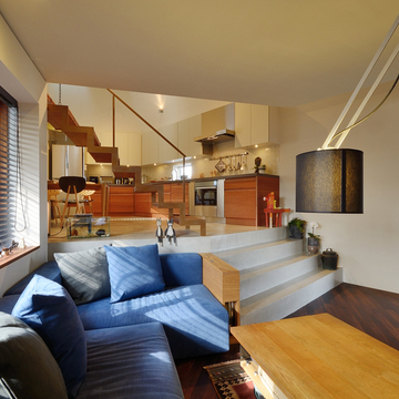 リビングからキッチンを望む