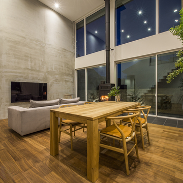 照明で表情を変える素材