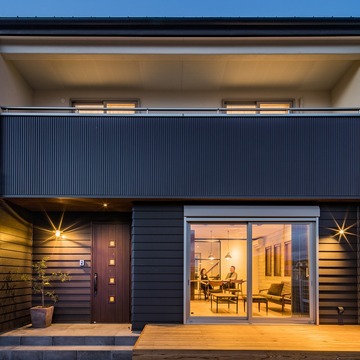 ラップサイディングと塗り壁のコラボレーション