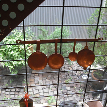 中庭に面したキッチン