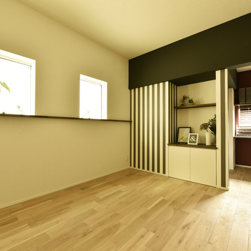 主寝室から書斎方向を見る