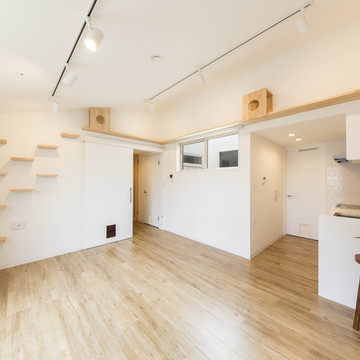 白いタイルのキッチンを隠れた場所に