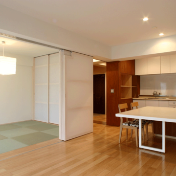 間仕切を開放し現れる和室