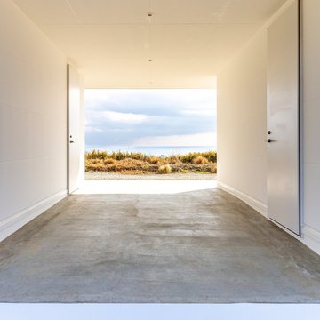 水平線の家｜エントランスピロティー