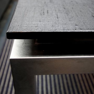 熱海のヴィラ｜オリジナルデザインのテーブル