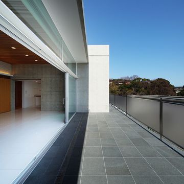 広大に広がるバルコニー