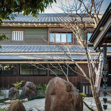 庭から観た建物の外観