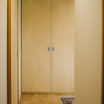 木の温かみのある下足収納