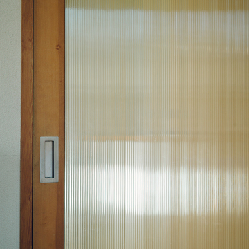 透け感のある間仕切りの建具