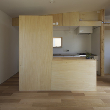 壁付けキッチンと造作家具のカップボード