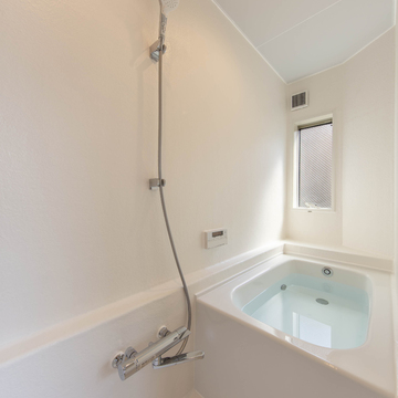 土地にあわせて作った造作のお風呂