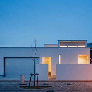 インナーガレージのある四角い外環