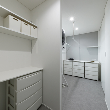 ランドリールームと引戸で仕切れる脱衣室