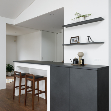 収納付きの造作カウンター