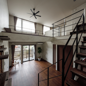 大きな吹抜けのあるリビング