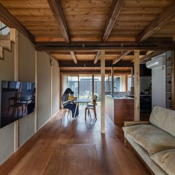 居間。構造補強・断熱補強を施しながら洋間＋和室を大きなワンルームに更新。