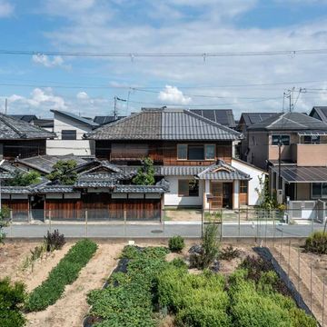 周りの田畑は消えつつあるが、敷地の南向かいは生産緑地のため建物が建ちにくく、長閑な住環境が保たれている。
