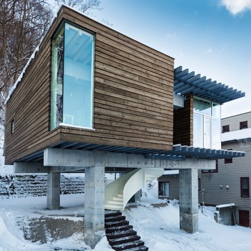 神社山の隠れ鳥居の家
