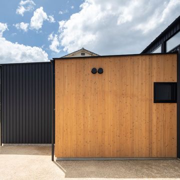 大小の筐（ハコ）はガルバリウム鋼板貼。中ぐらいの筐はレッドシダー貼。