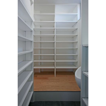 玄関隣りのシューズインクローク